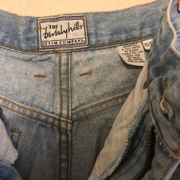 vtg high rise embroidered denim shorts - Picture 4 of 4